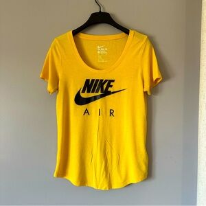 Nike Air TShirt Size Medium Yellow and Black